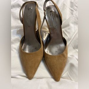 BCBG MAXAZRIA Sandals size 71/2 tan
